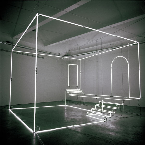 Uno studio, 2003, neon e steel cables, 360 x 500 x 500 cm